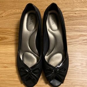 Women's dress shoes